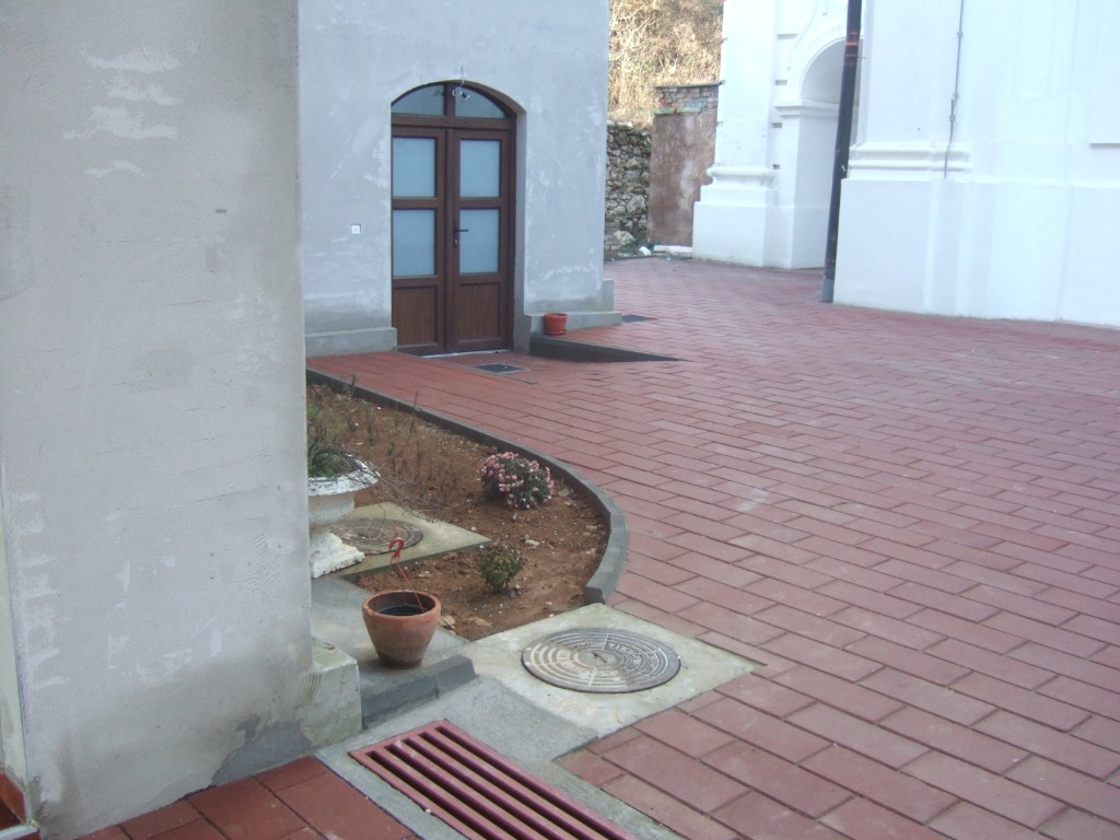 Фотографија из галерије Манастира Кувеждин, 2011 (37)